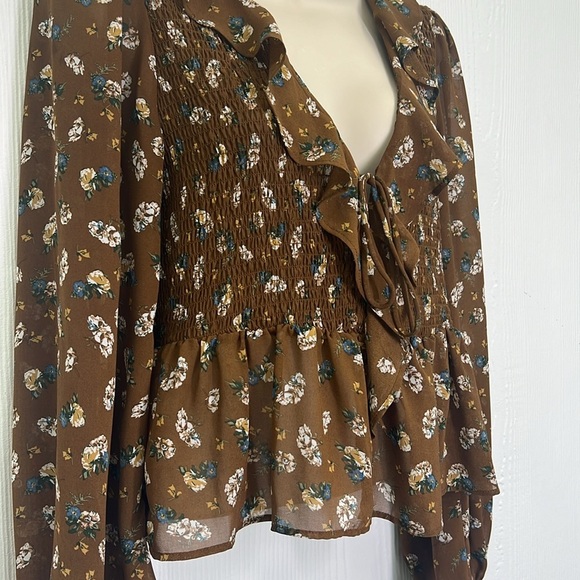 ASTR The Label - Ditsy Floral Brown Ruffle Balloon Long Sleeve Smocked Blouse M - Picture 5 of 13